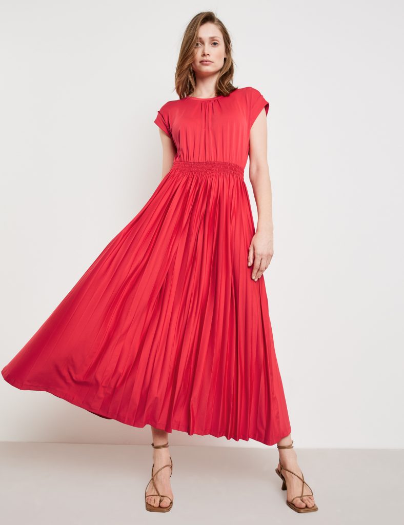 jersey-dress-with-a-pleated-skirt-section-102