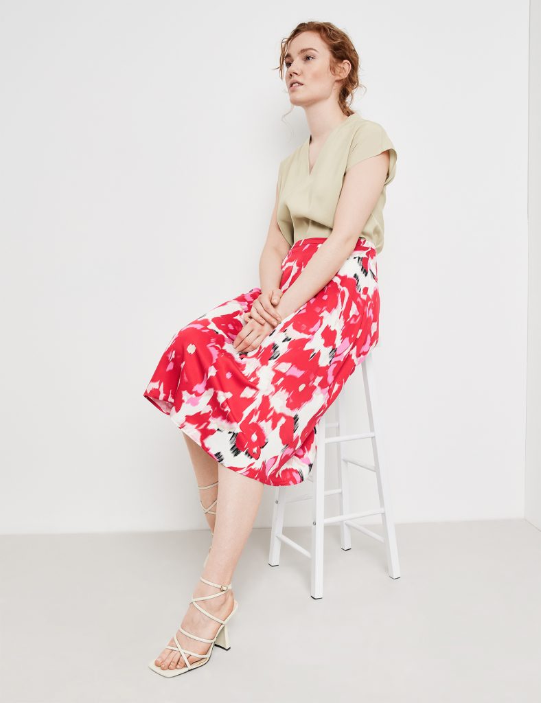 midi-skirt-with-a-floral-print-102
