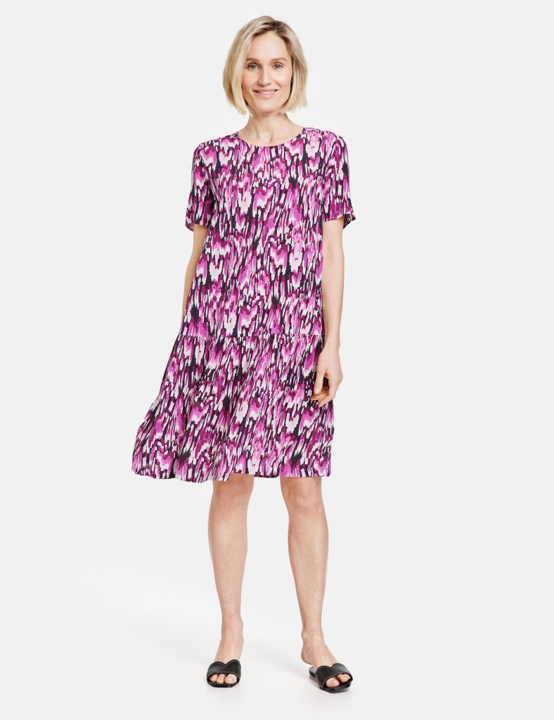 patterned-jersey-dress-with-a-swirling-skirt-section-01